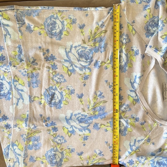 Abercrombie & Fitch Long Sleeve Floral Top in Size Medium - Picture 7 of 7